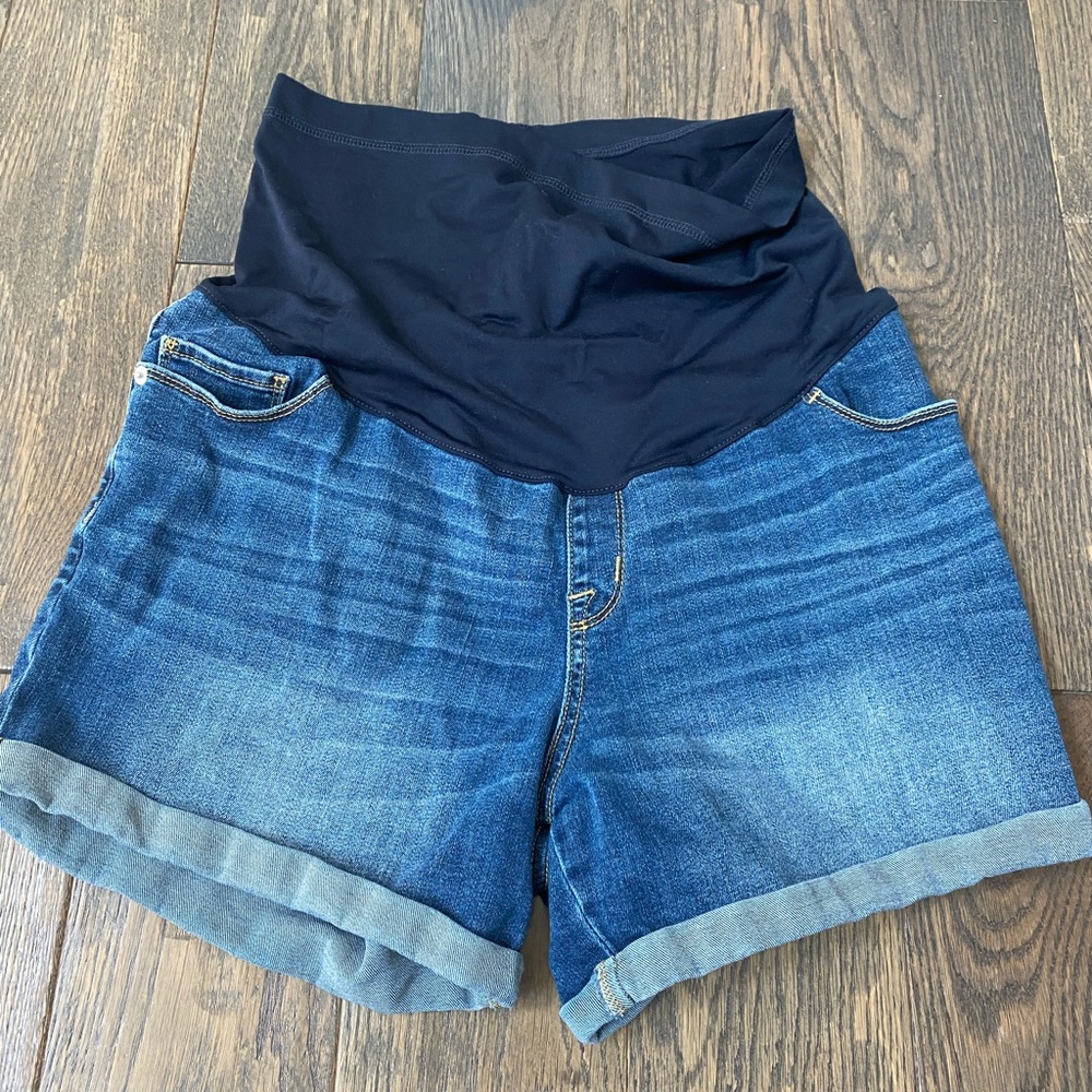 Size medium maternity shorts